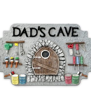 Sue-Baylis-Dads-Cave-plaque_1800x1800