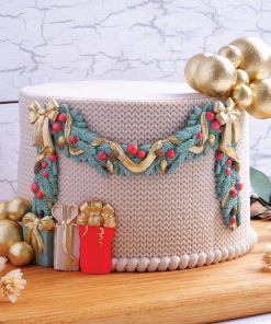 Christmas-Wreath-Cake-insert-image_Lynsey-Engledow_Bibbidi_1200x1200.jpg